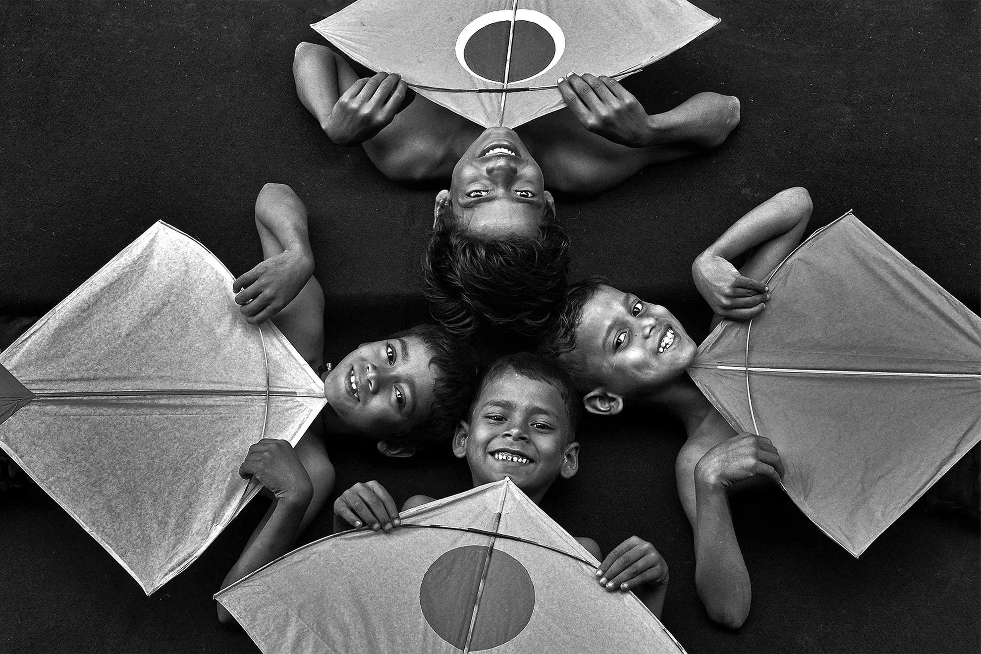 Friends with kites